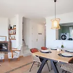 Cozy Townhouse With Views 別荘 *