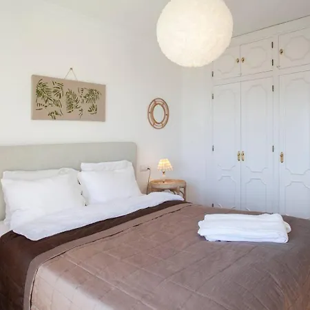 別荘 Cozy Townhouse With Views