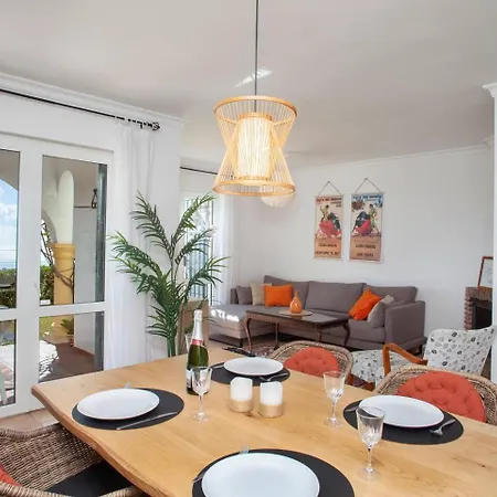 別荘 Cozy Townhouse With Views